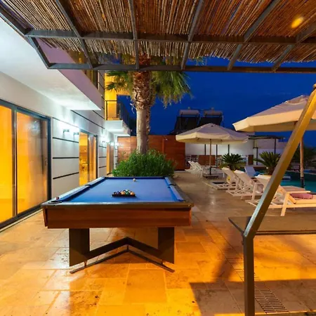 5 Bedroom - Private Pool And Seaviews 칼칸