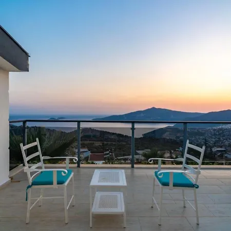 5 Bedroom - Private Pool And Seaviews *