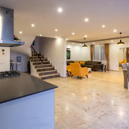 5 Bedroom - Private Pool And Seaviews *