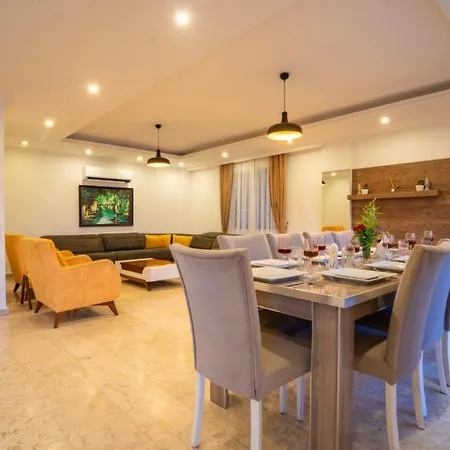 5 Bedroom - Private Pool And Seaviews *