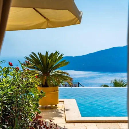 5 Bedroom - Private Pool And Seaviews
