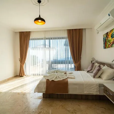 5 Bedroom - Private Pool And Seaviews