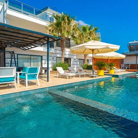 5 Bedroom - Private Pool And Seaviews