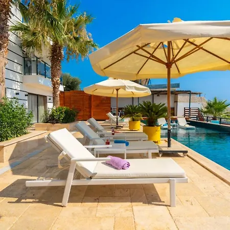 5 Bedroom - Private Pool And Seaviews