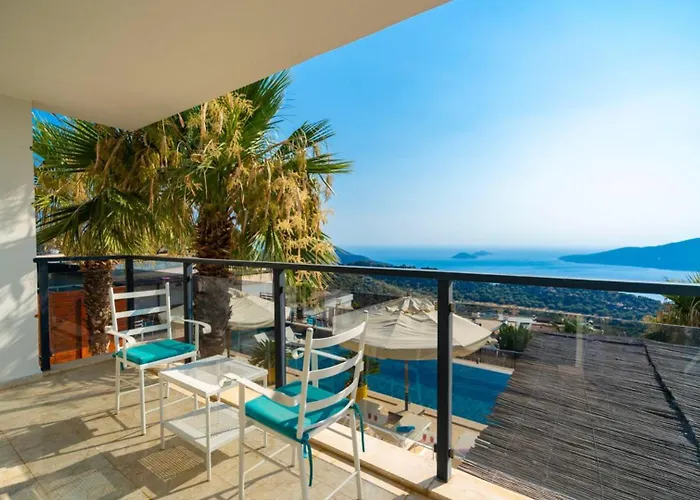 5 Bedroom - Private Pool And Seaviews