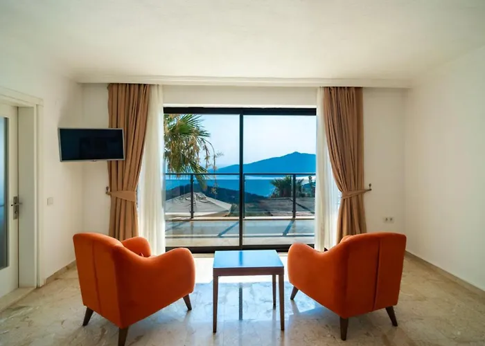 5 Bedroom - Private Pool And Seaviews *