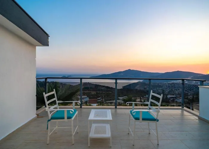 5 Bedroom - Private Pool And Seaviews *