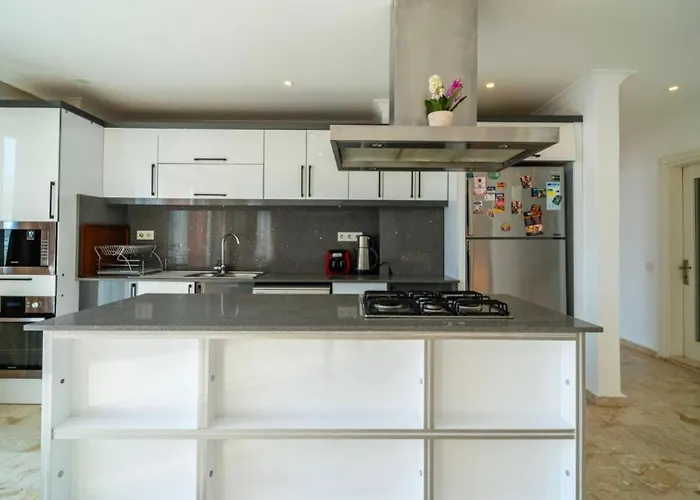 5 Bedroom - Private Pool And Seaviews Villa