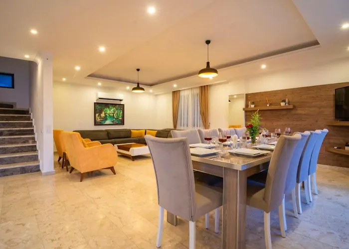 5 Bedroom - Private Pool And Seaviews *