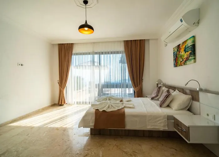 5 Bedroom - Private Pool And Seaviews