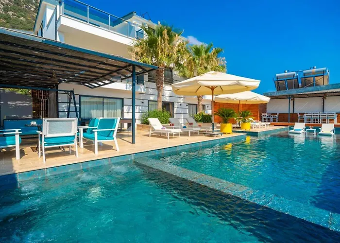 5 Bedroom - Private Pool And Seaviews