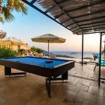 5 Bedroom - Private Pool And Seaviews *