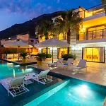 Villa 5 Bedroom - Private Pool And Seaviews *