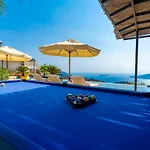 5 Bedroom - Private Pool And Seaviews *
